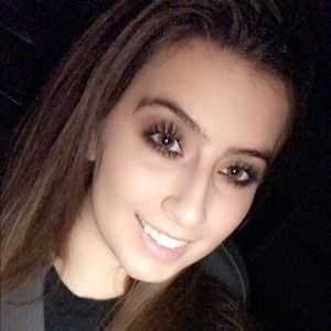 Meet your Posher, Alexis